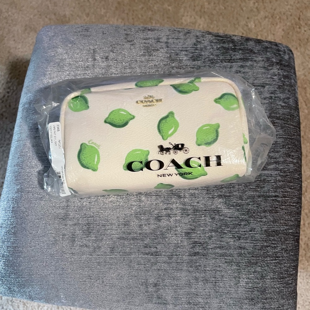Coach Cosmetic bag perfect for travel and your daily essentials.